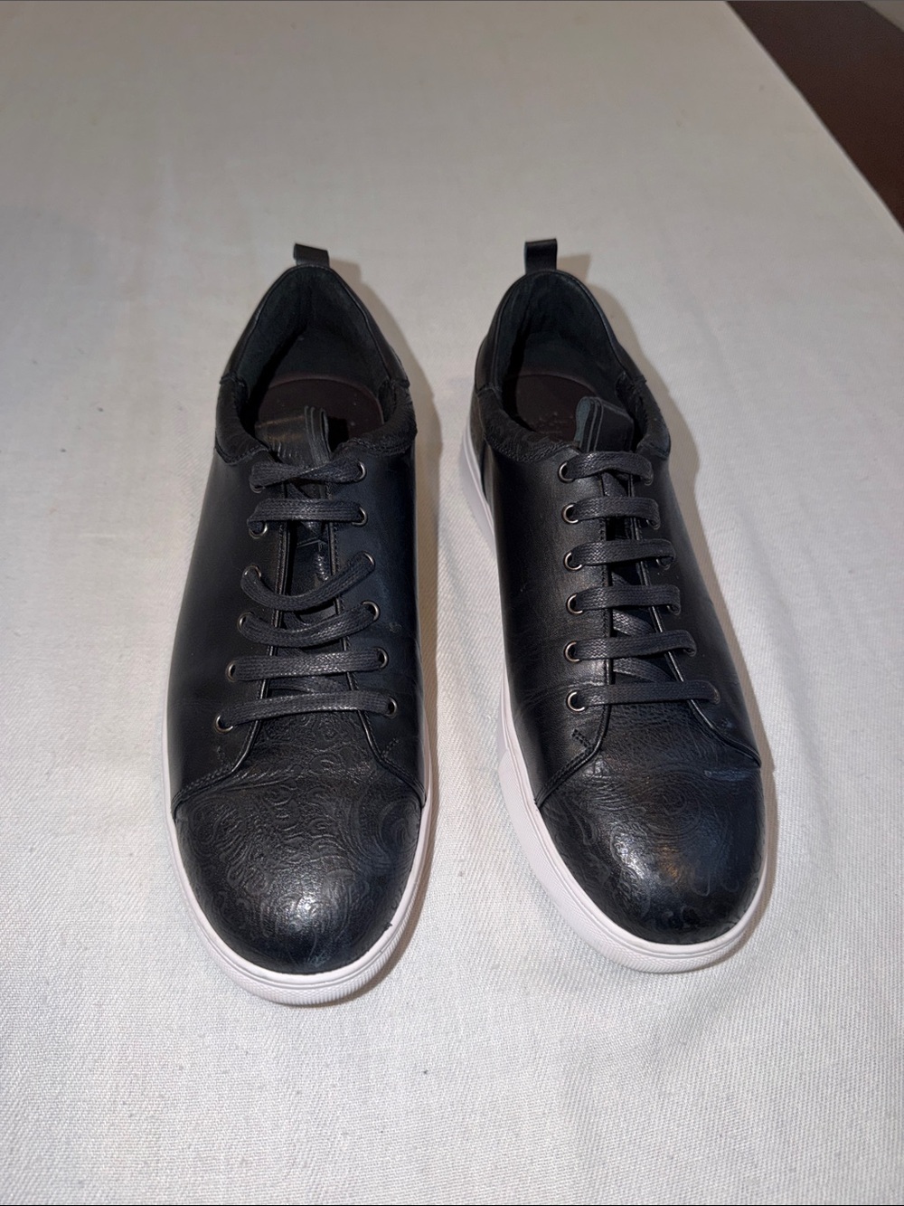 Robert Graham Artfibers leather sneakers SZ 8 Black